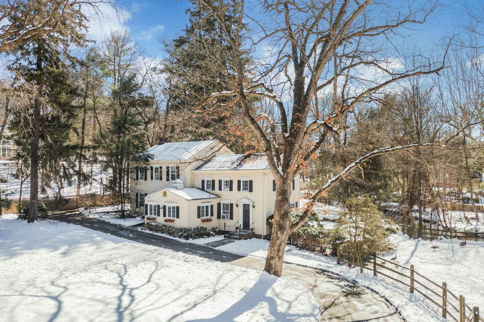 622 East Saddle Riv Rd  