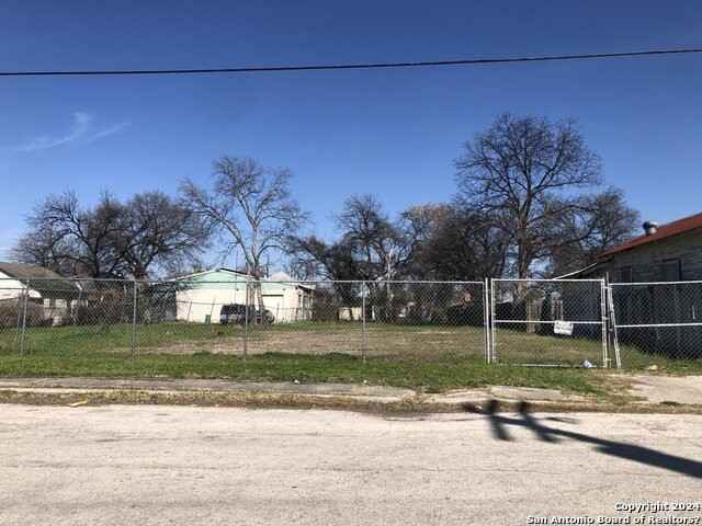 811 Perez St  