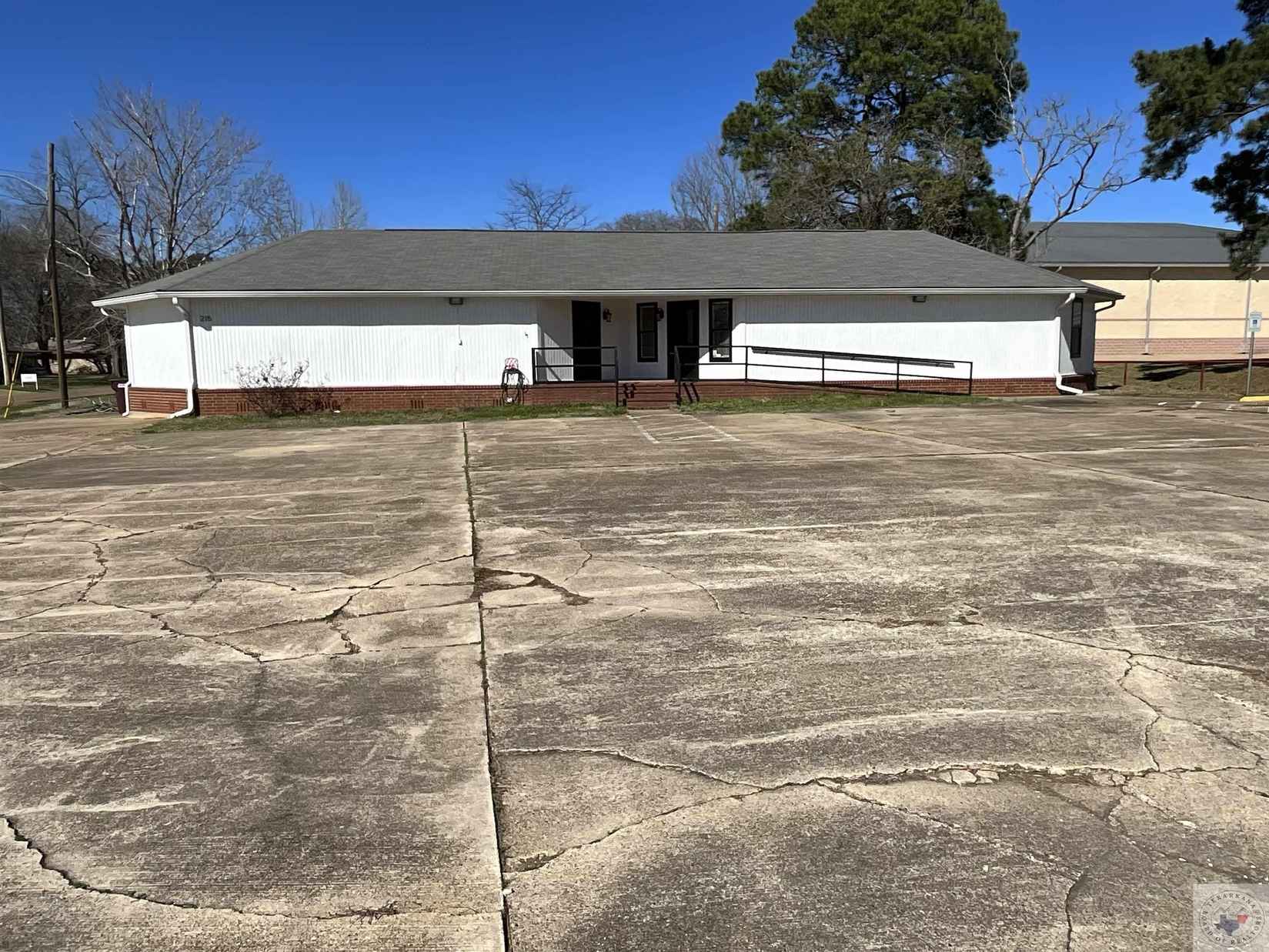 215 N Pinecrest Dr  