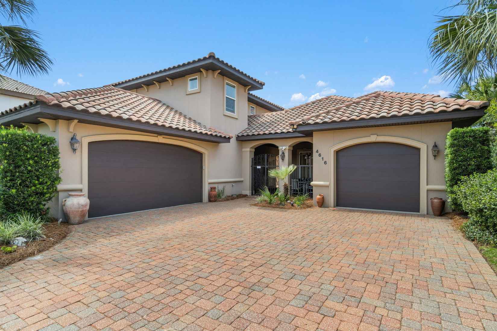 4616 Paradise Isle  