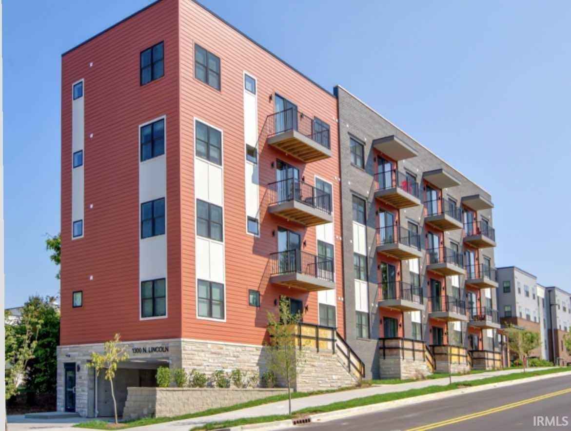 1300 N Lincoln St  