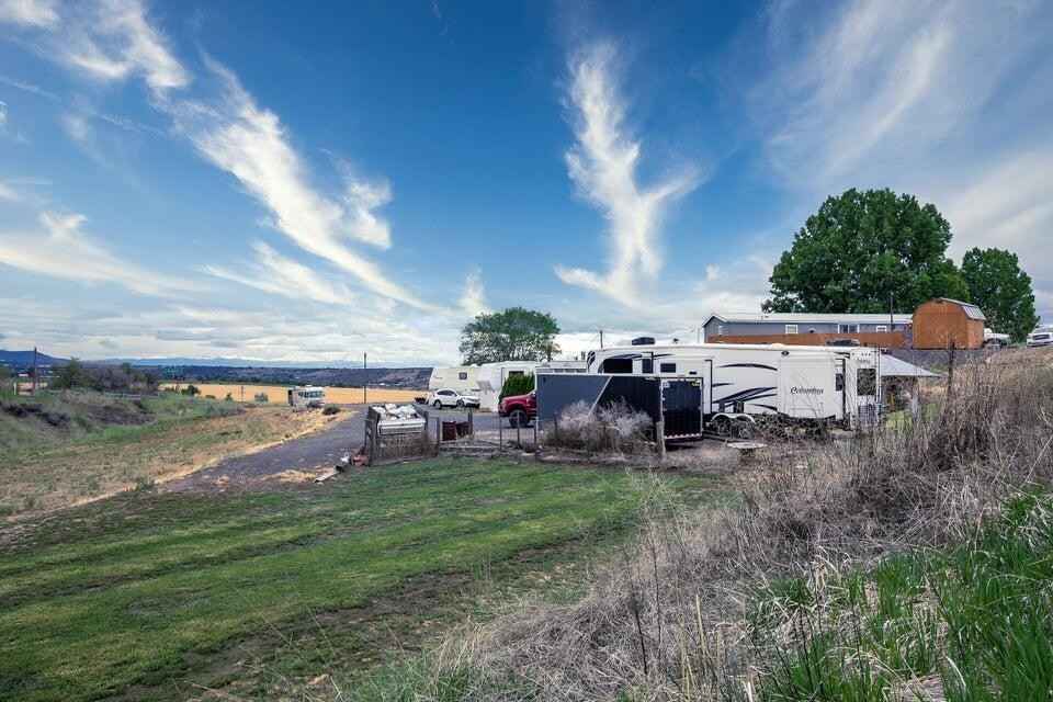 1358 NE Meadowlark Ln  