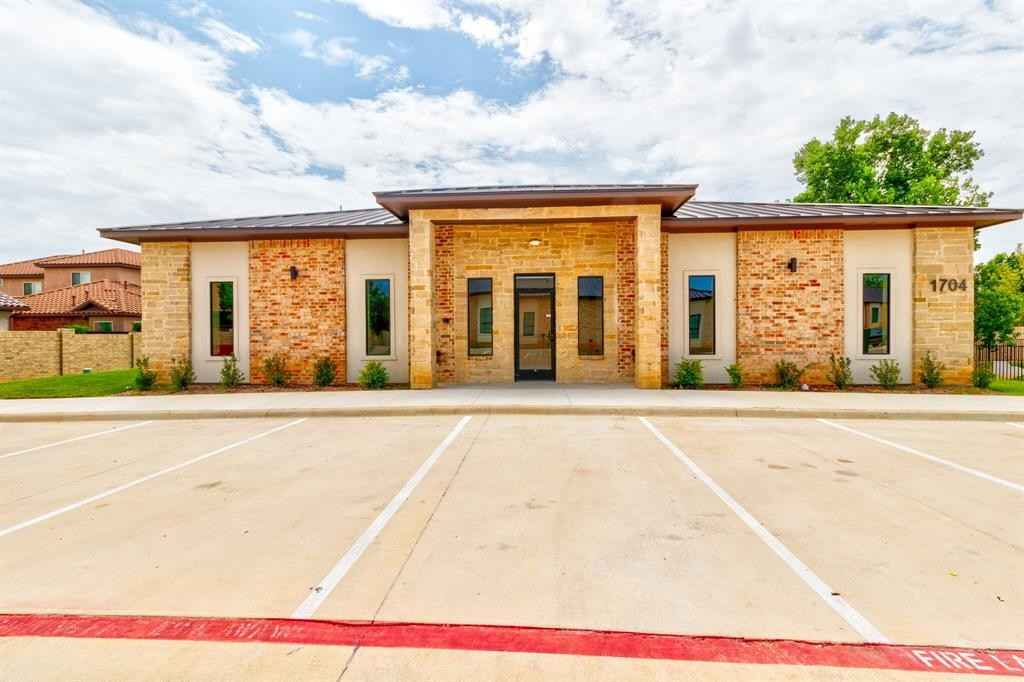 1704 Keller Pkwy  