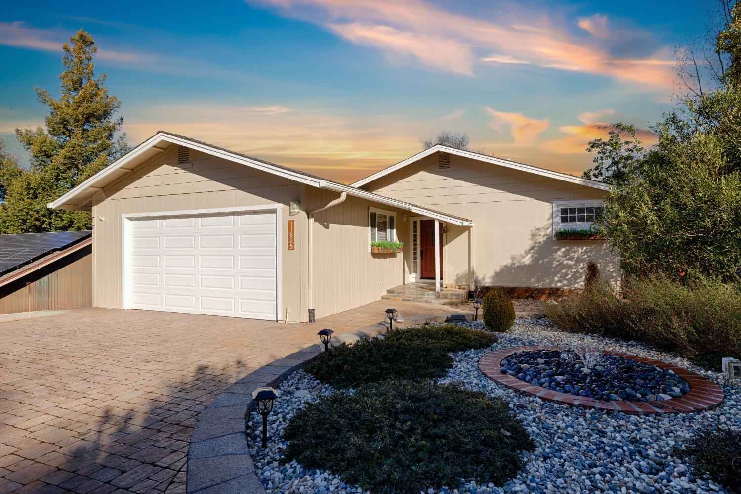 11825 Lakeshore North  