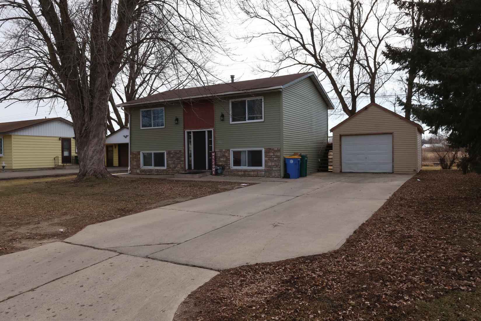 230 Woodland Dr  