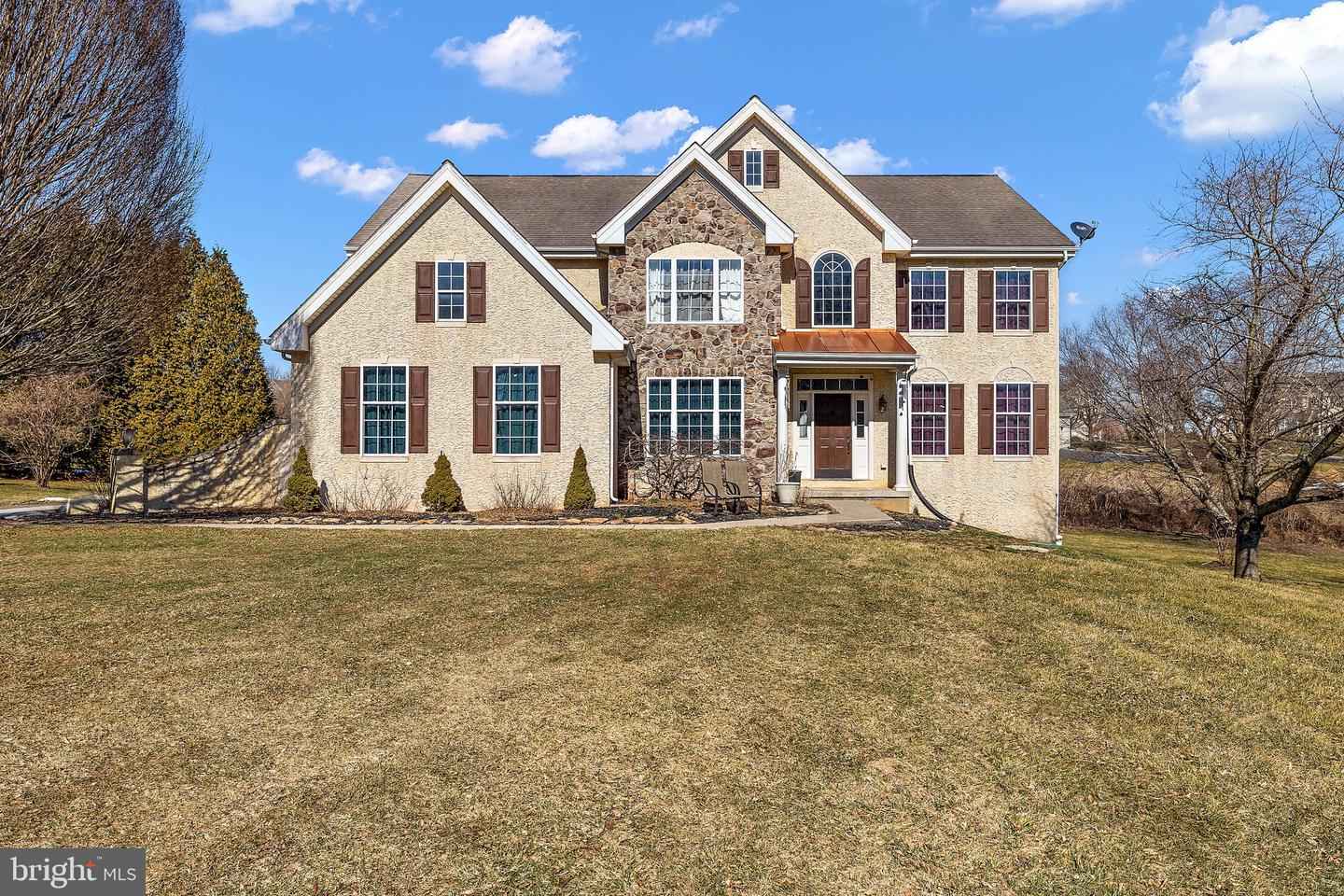 10 Edgewood Dr  