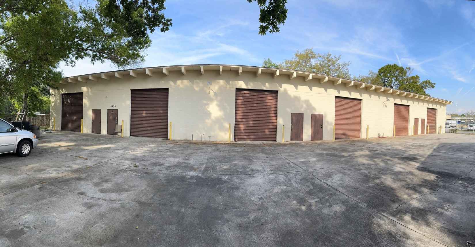 6929 6927 Vickie Cir  