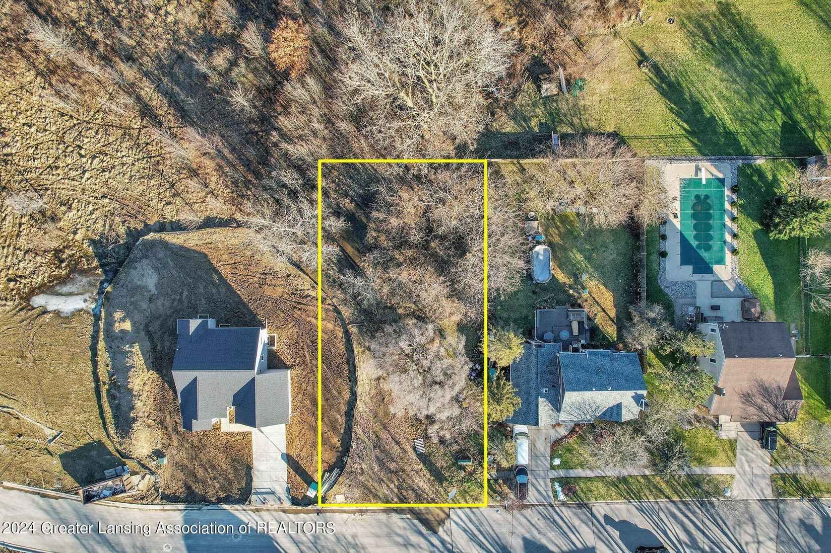 202 Stratford Dr  
