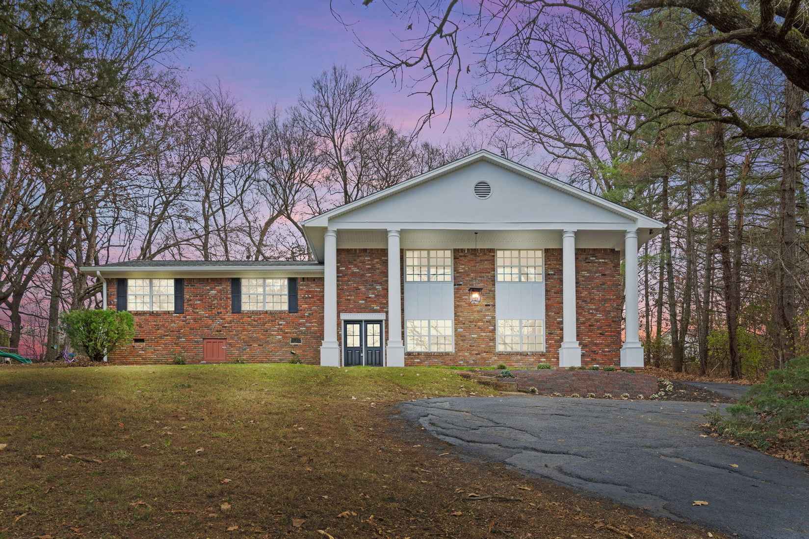 3606 Westview Drive Ne Dr NE  