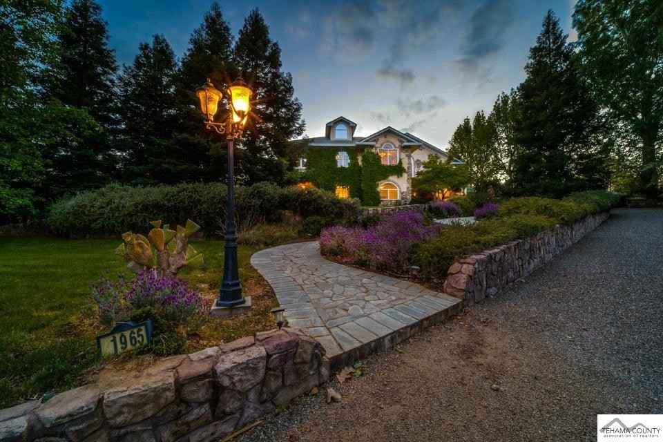 21975 Sunburst LN  