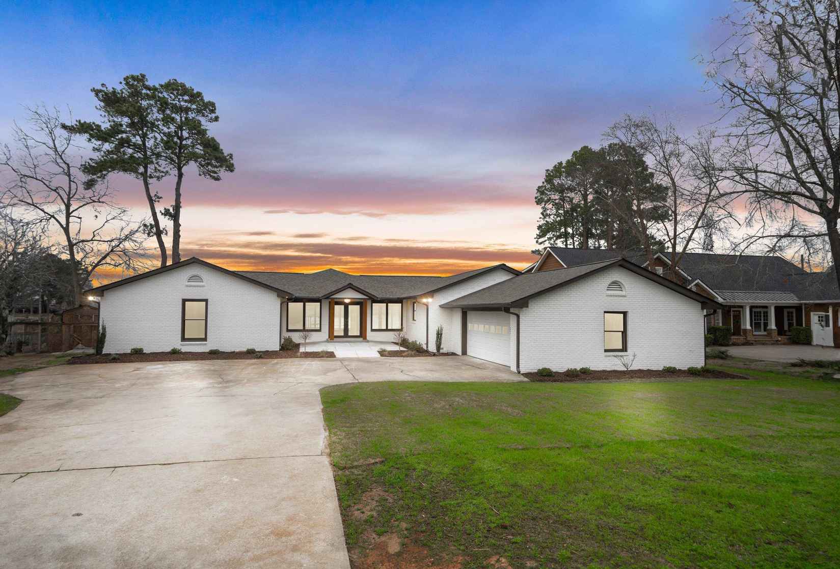 247 NE LAKESHORE Cir  