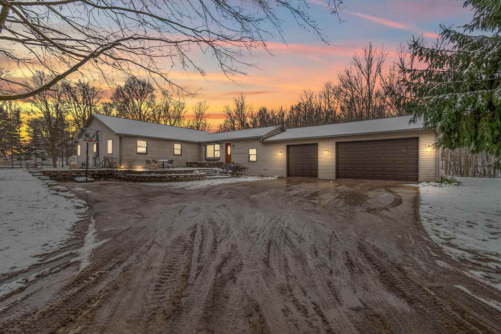 208 Aaron Dr  