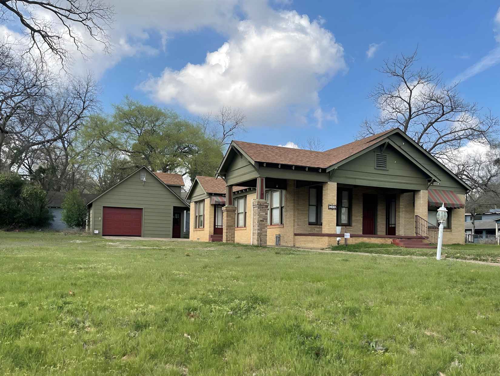 300 South Prairieville St  