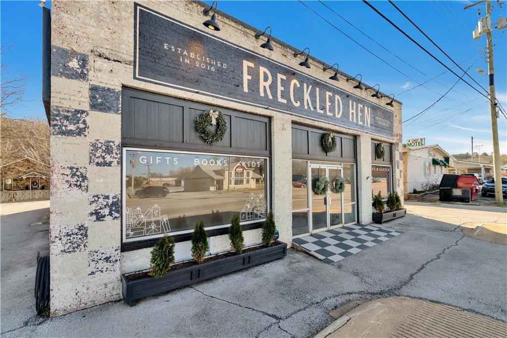 1904 1908 N College AVE  