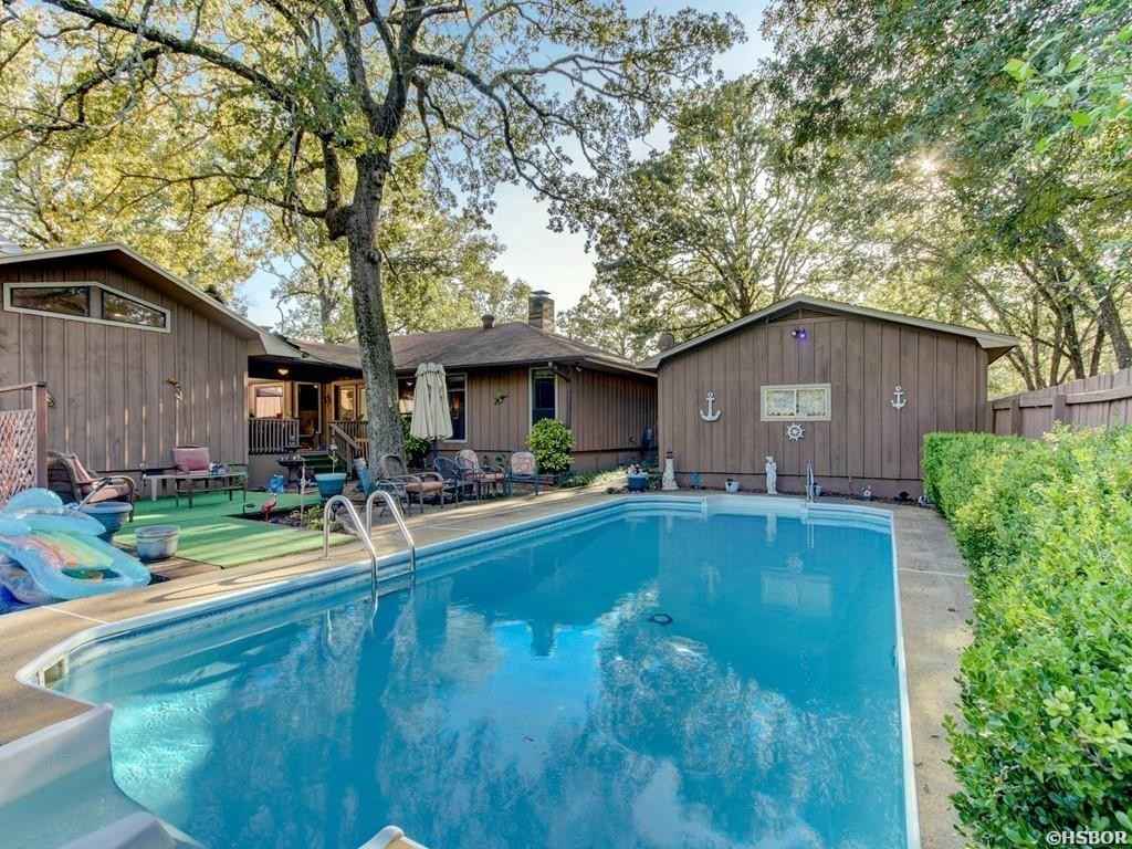 279 COUNTRY OAKS  