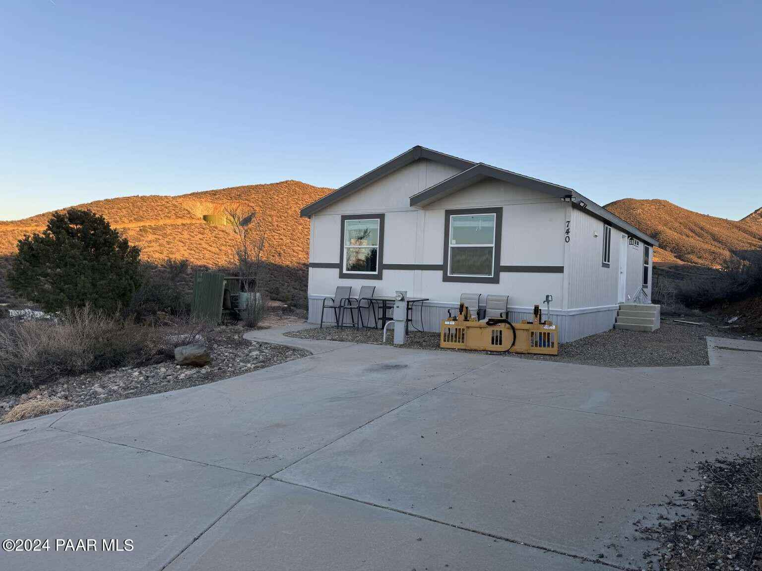 740 N Tubac Rd  