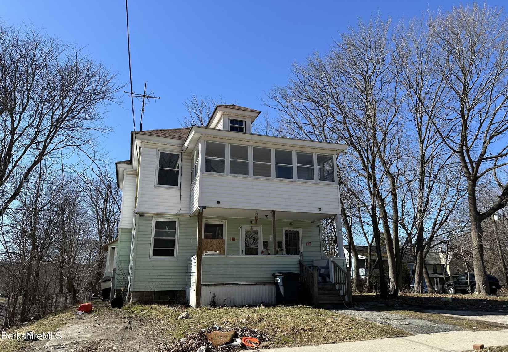 101 DANIELS AVE  