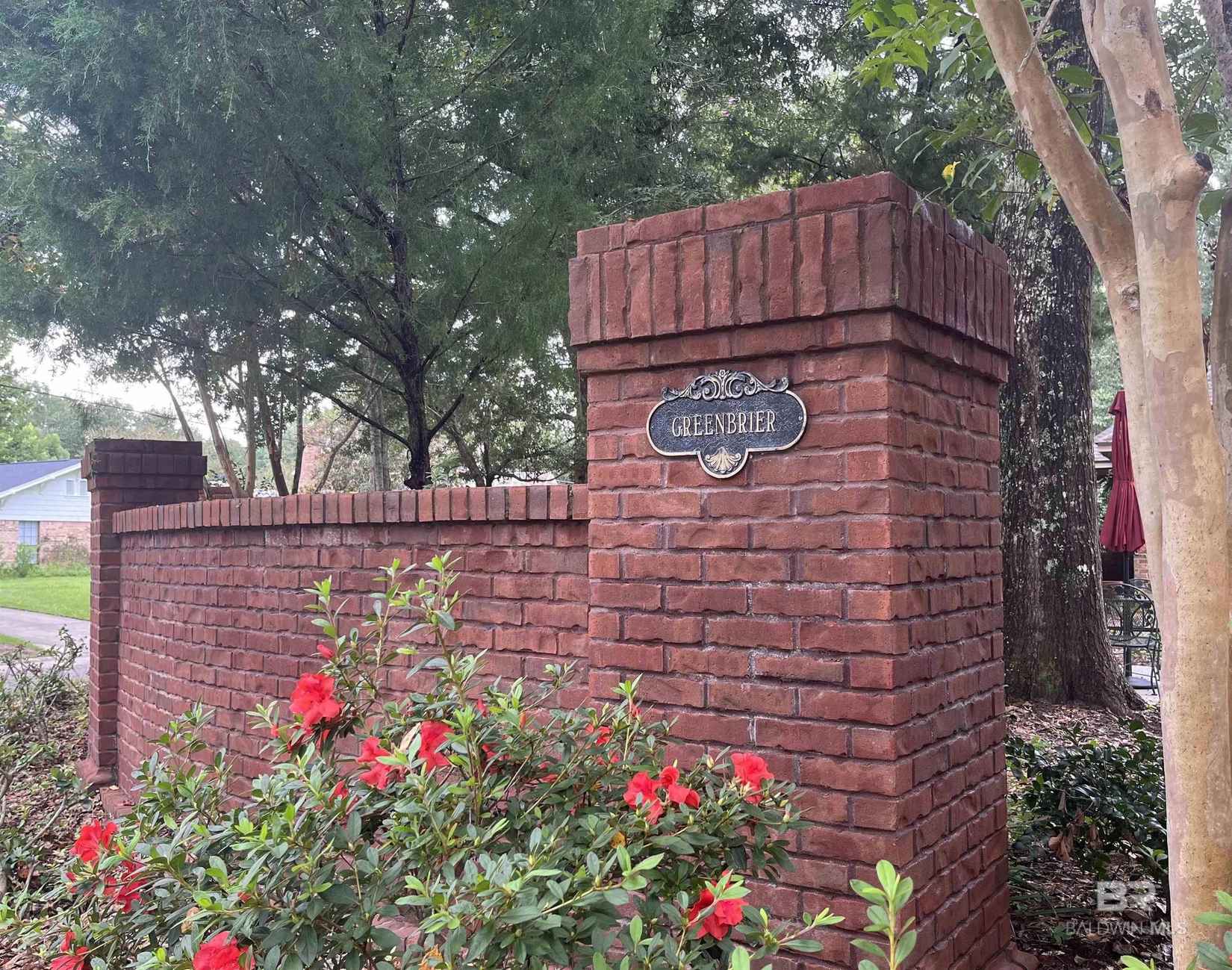 11 Greenbrier Ln  