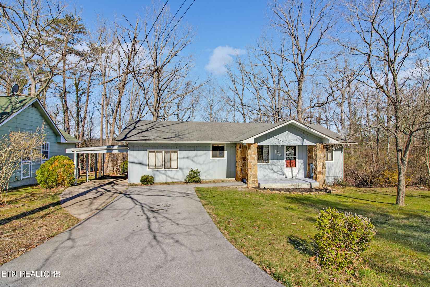 125 Lakeshire Dr  