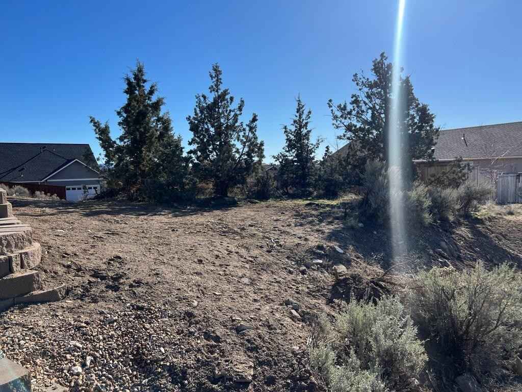 1037 SE SE Balsamroot Ln  