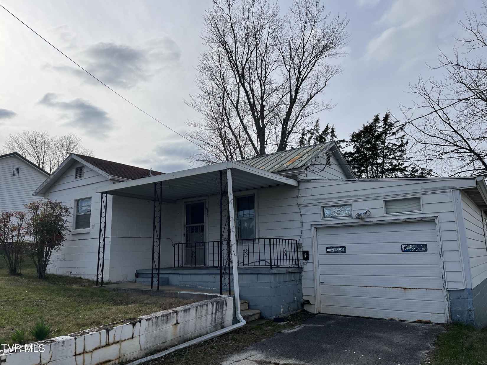 613 East Barton Rdg Rd  