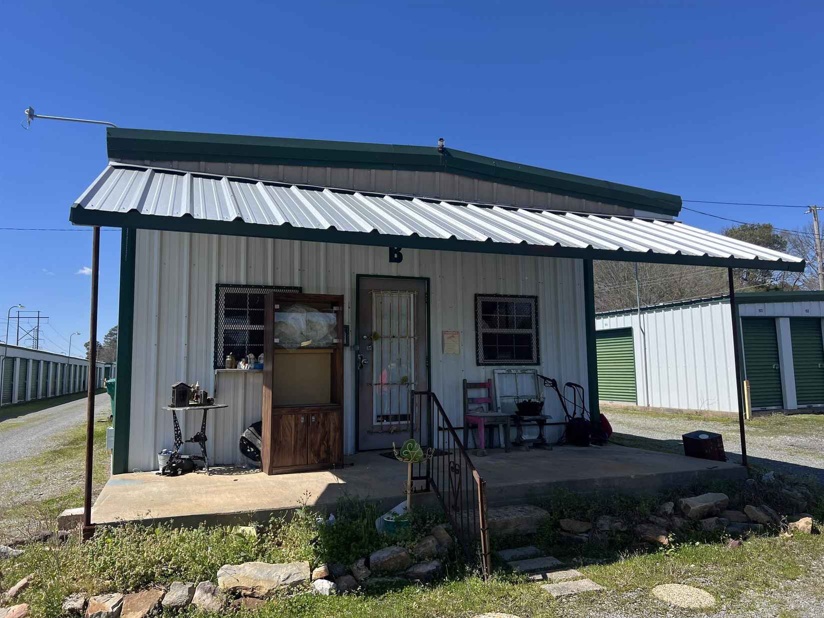 310 N Hutchinson  