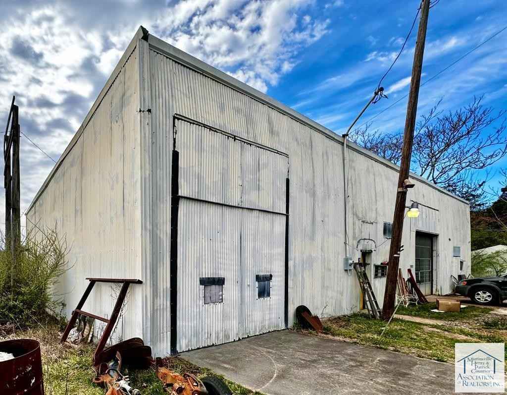11009 Virginia Ave  