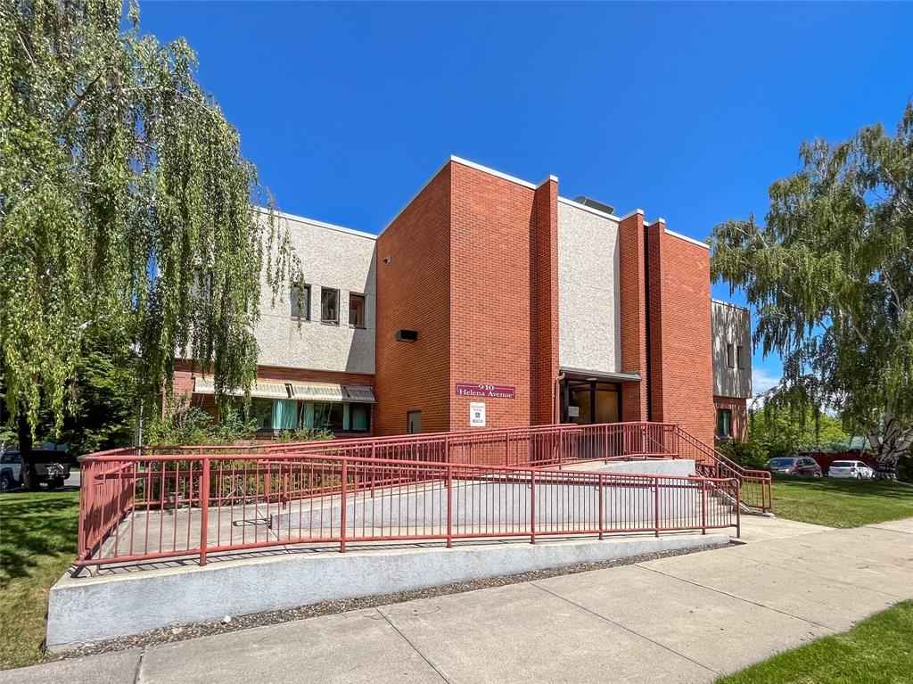 910 Helena Ave  