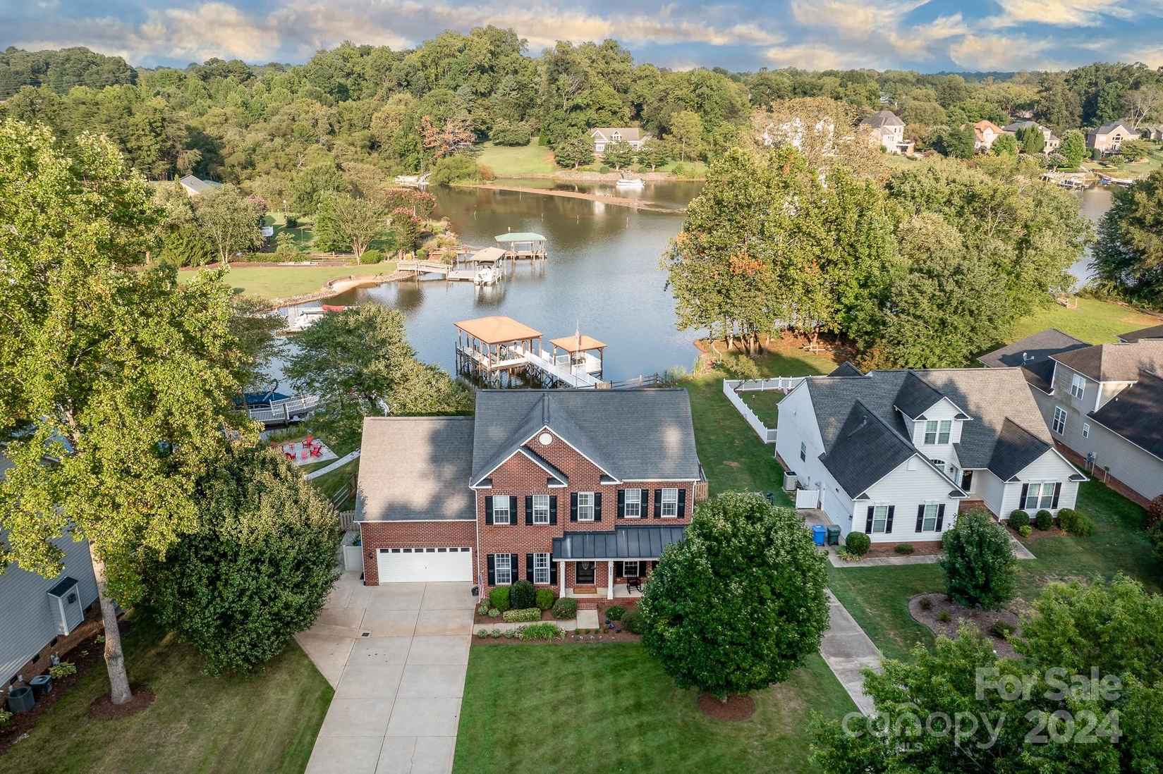220 Chandeleur Dr  