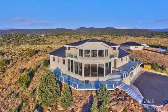 350 Aspen Ln  