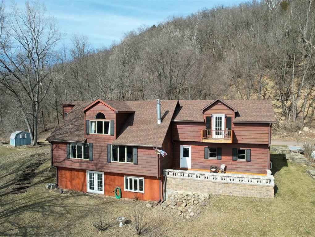 205 Carriage Dr  