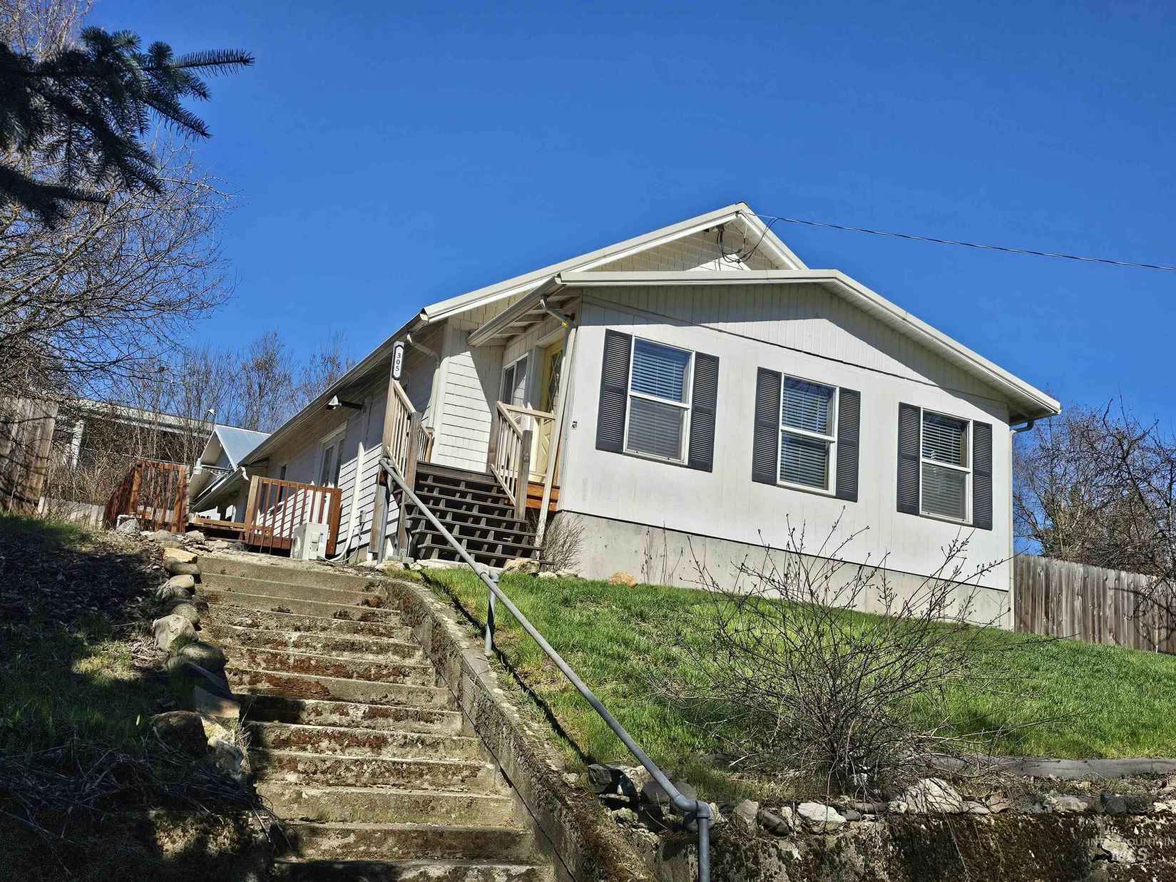 305 State St  