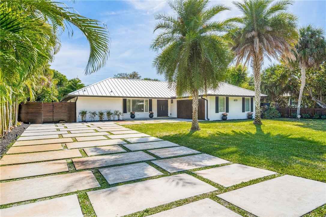 600 Honeysuckle Ln  
