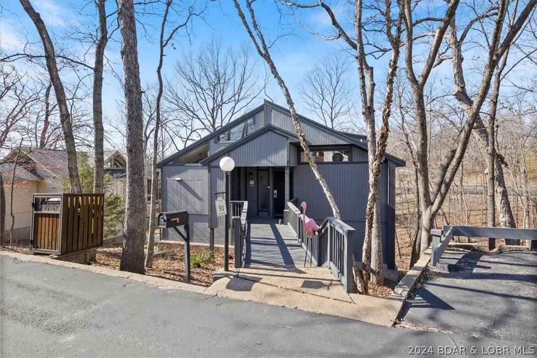 91 Moongate Dr  