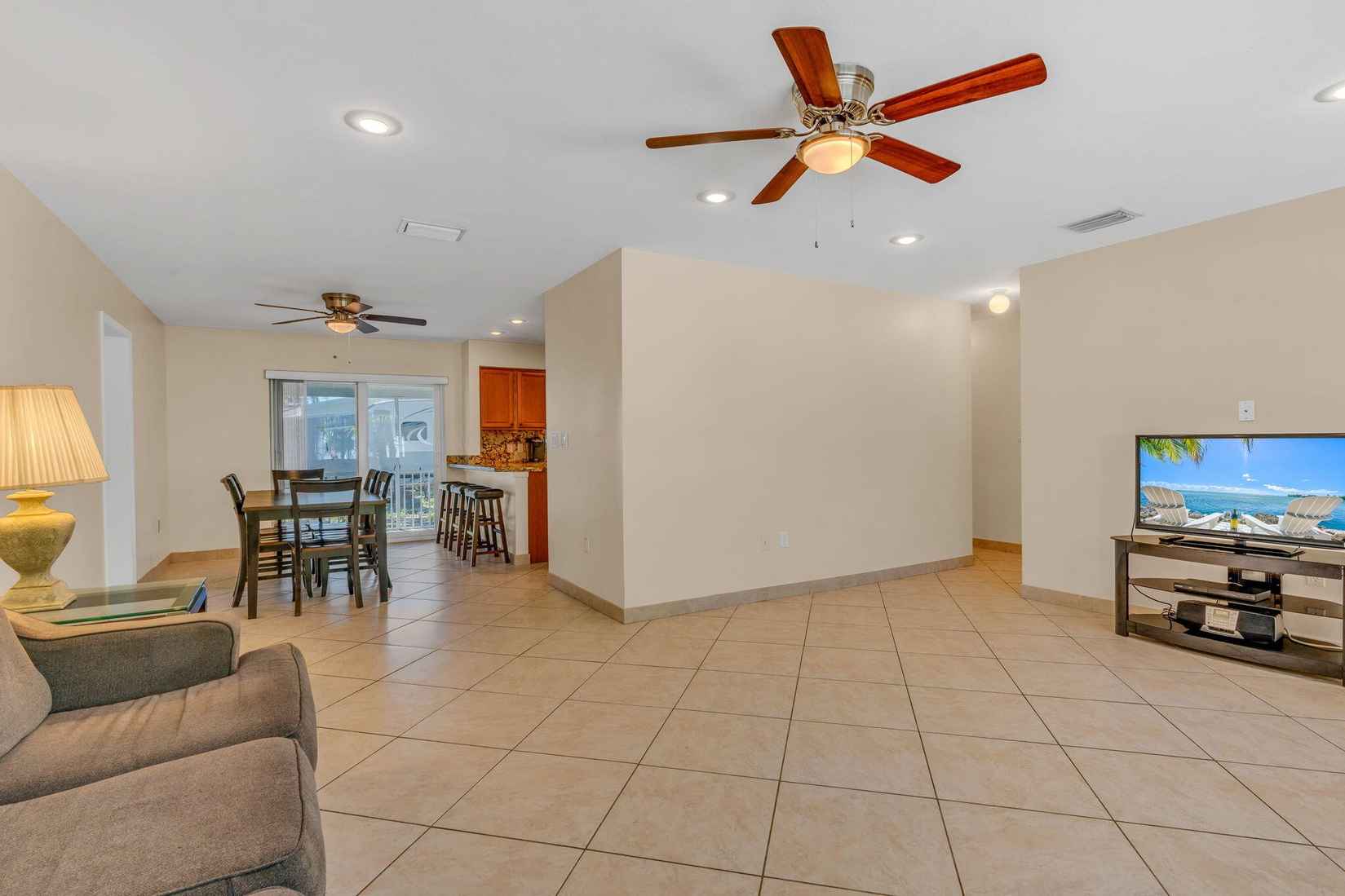 921 La Paloma Rd  