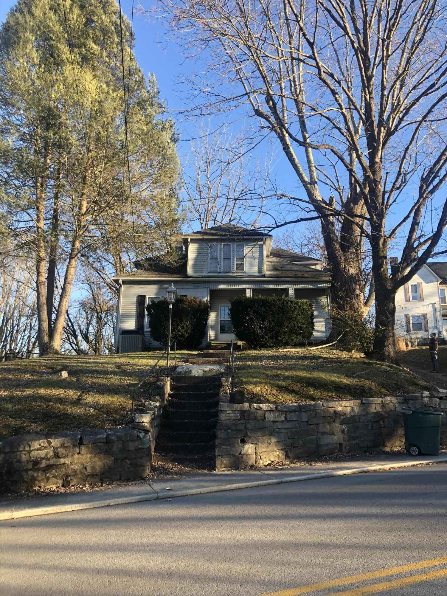 106 Jacksboro St  
