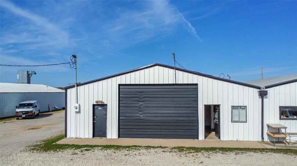 930 N Hwy 377  