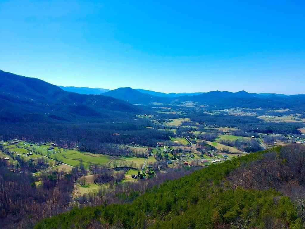 1-a 2-a 3-a Ravens Den Way  