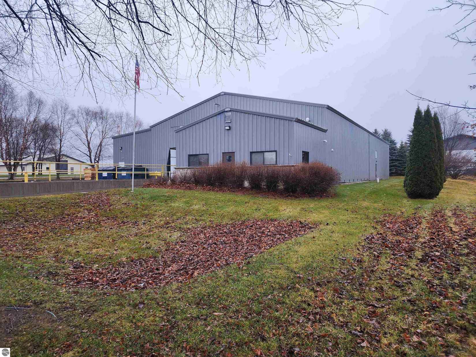 6220 S Railway Commons  