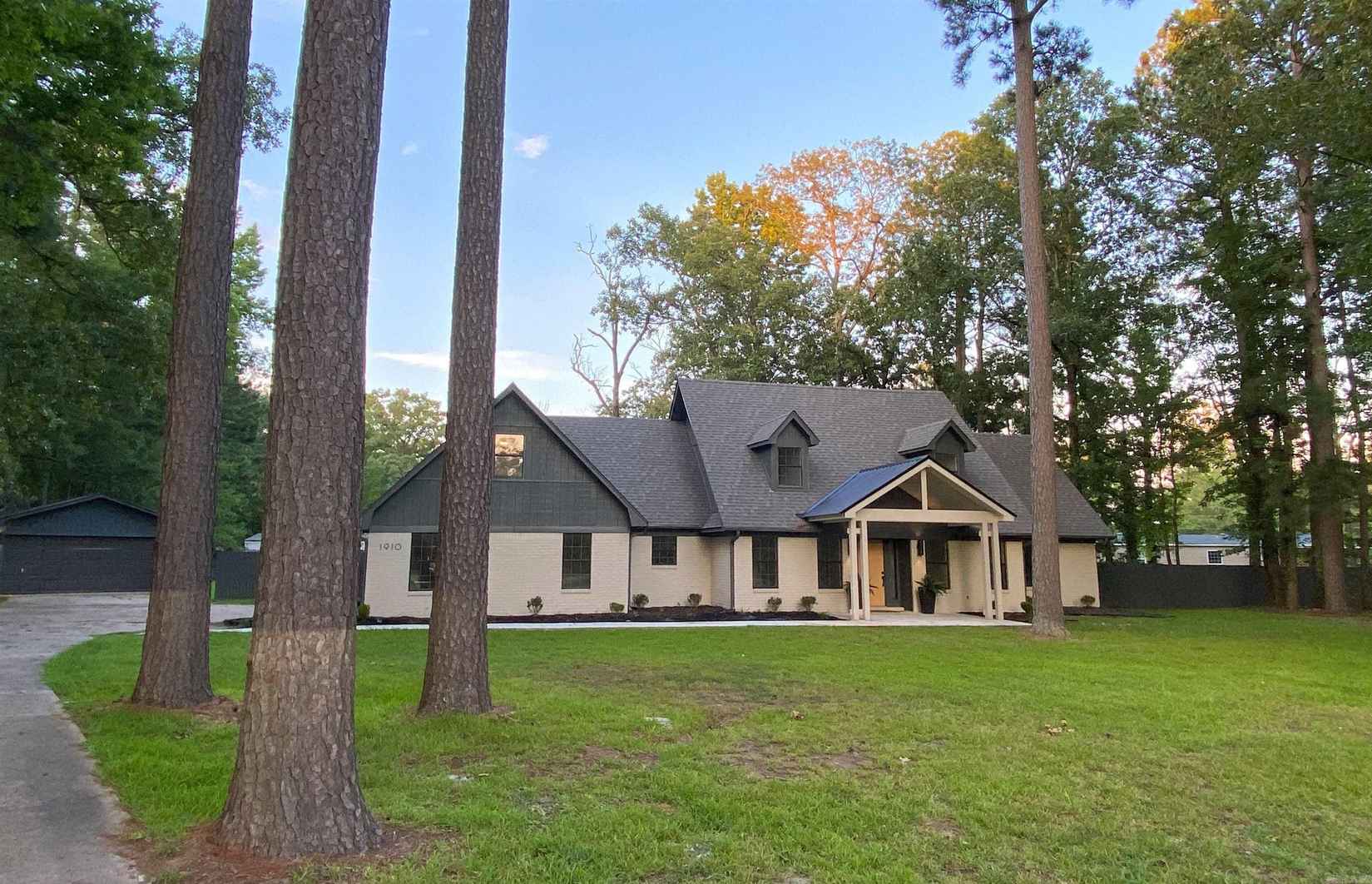 1910 Amy Ln  
