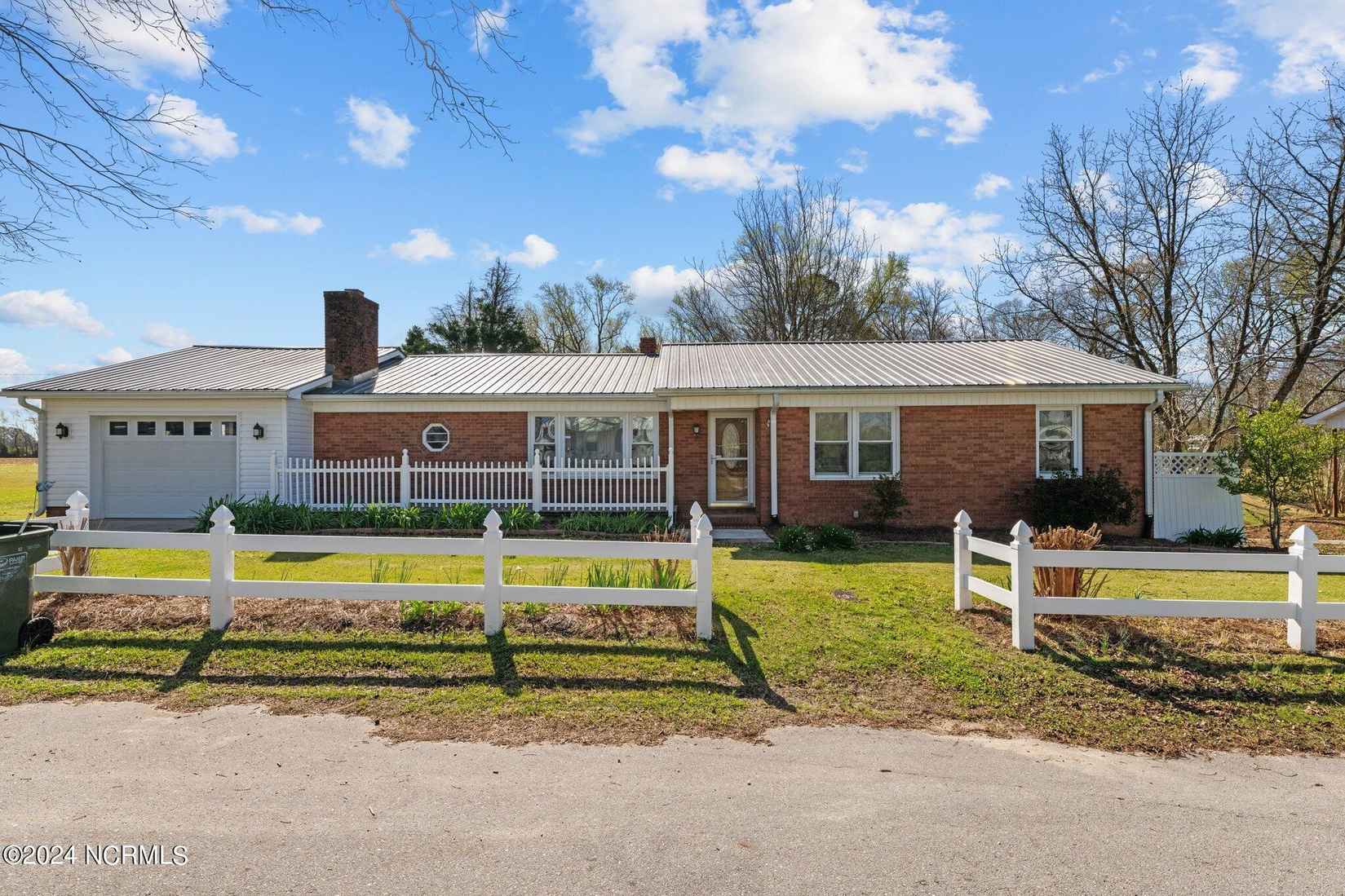 595 Buck Ln  