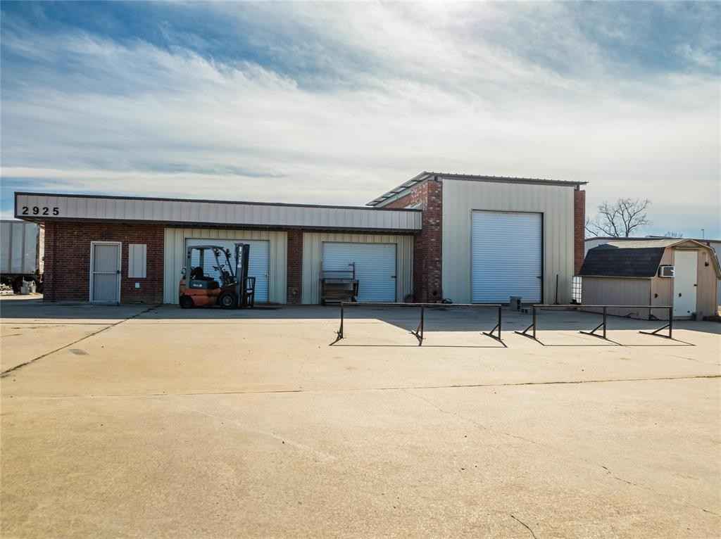 2925 Farm Road 79 Rd  