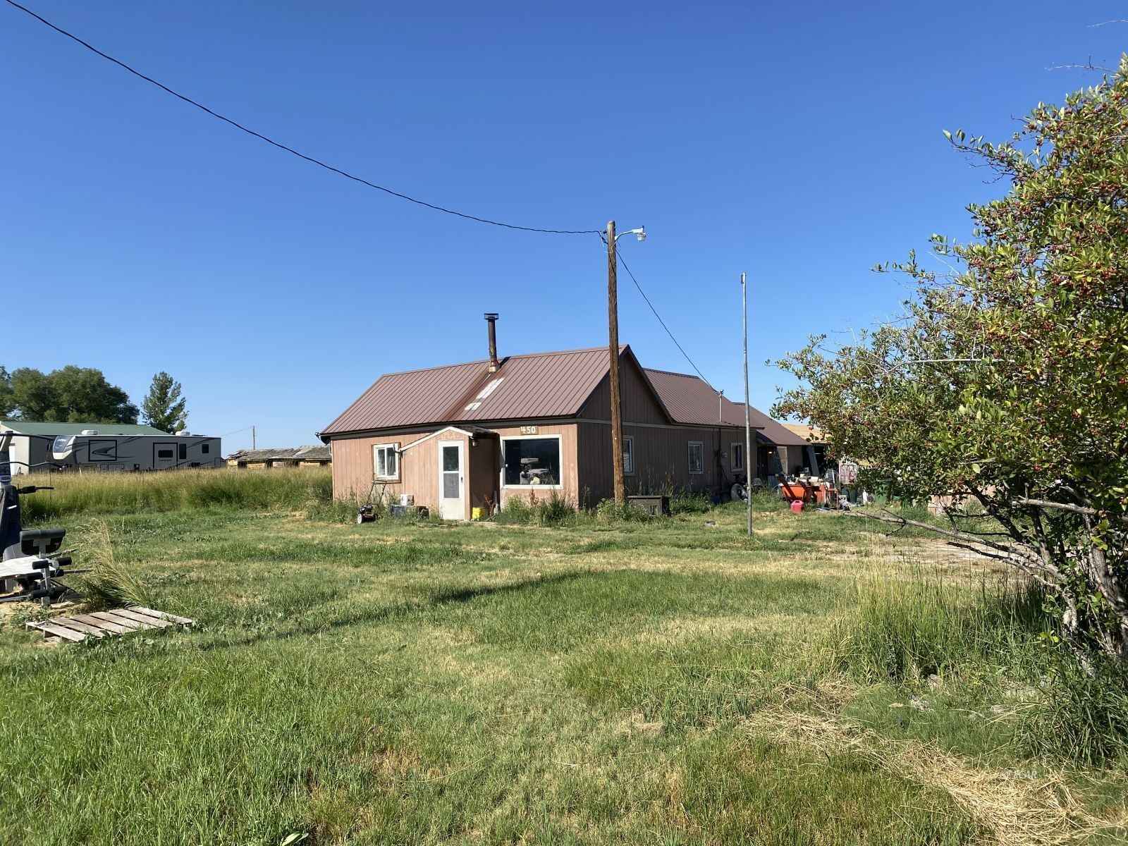 450 Starr Ln  