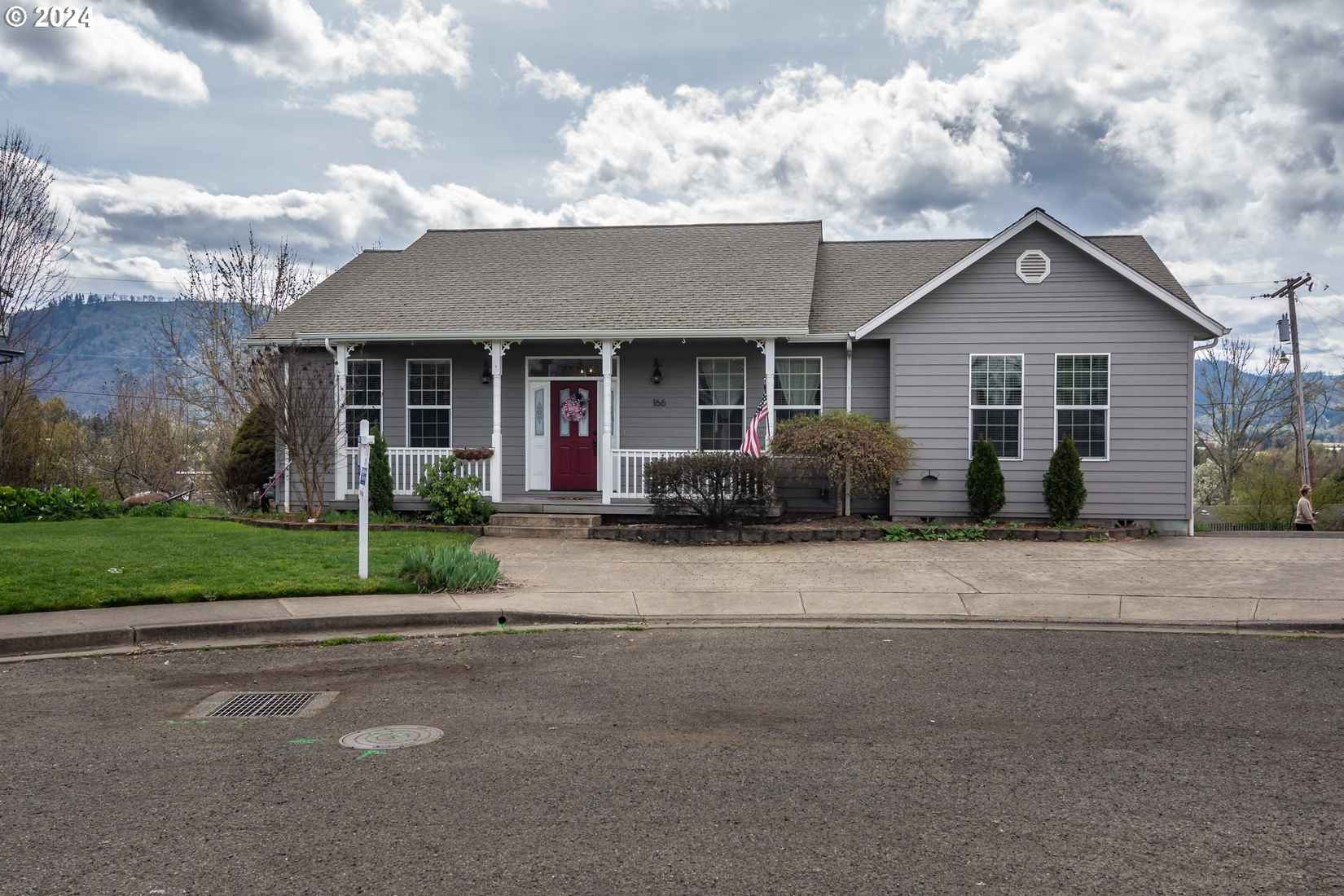 166 NW MELLOR Loop  