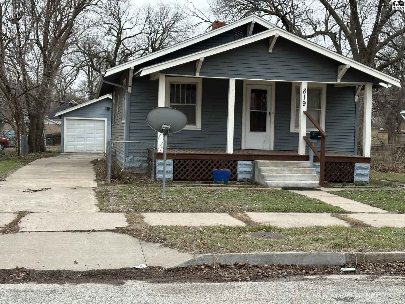 819 E 6th Ave  