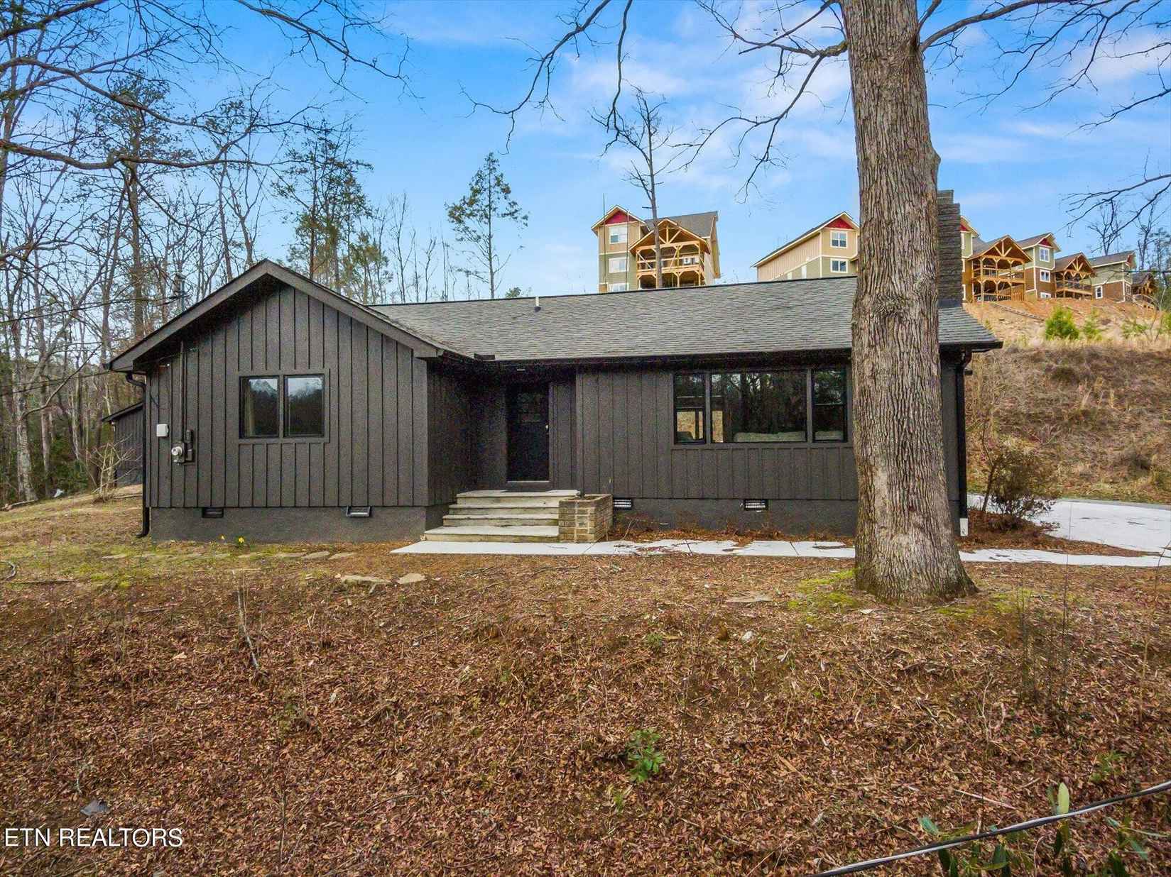 306 Glades Rd  