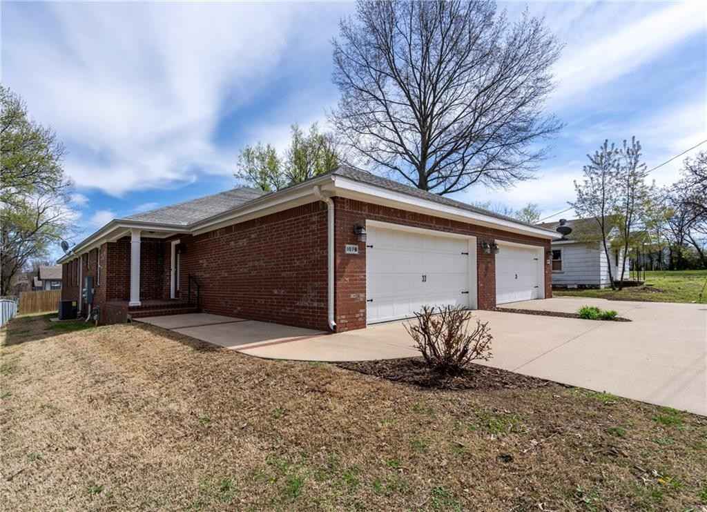 107 N Gunter ST Unit A B  