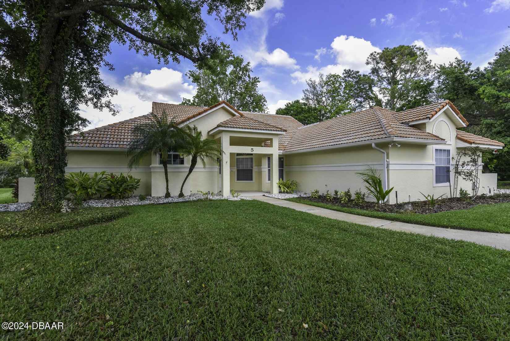 5 Lake Isle Way  