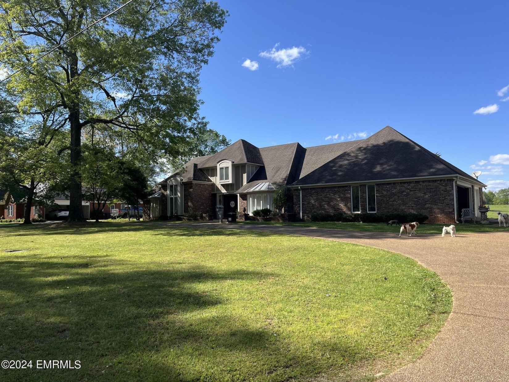 306 Pinecrest Dr  