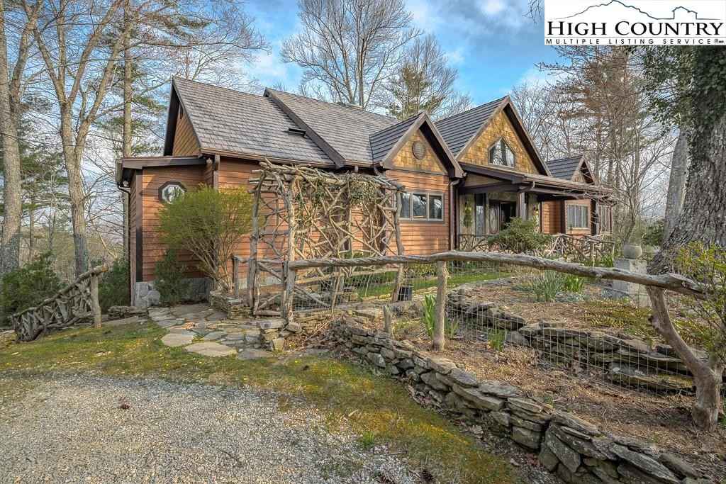 224 Man O' War North Dr  